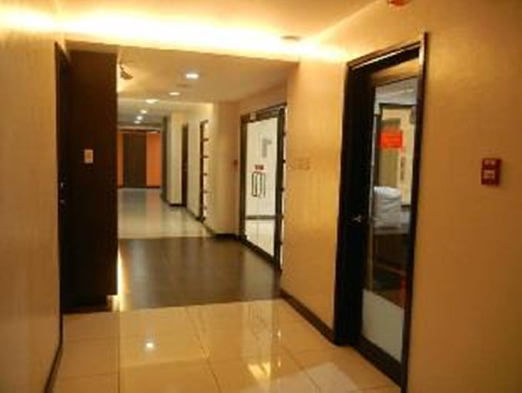 The Studio 87 Residences Manila Exterior photo